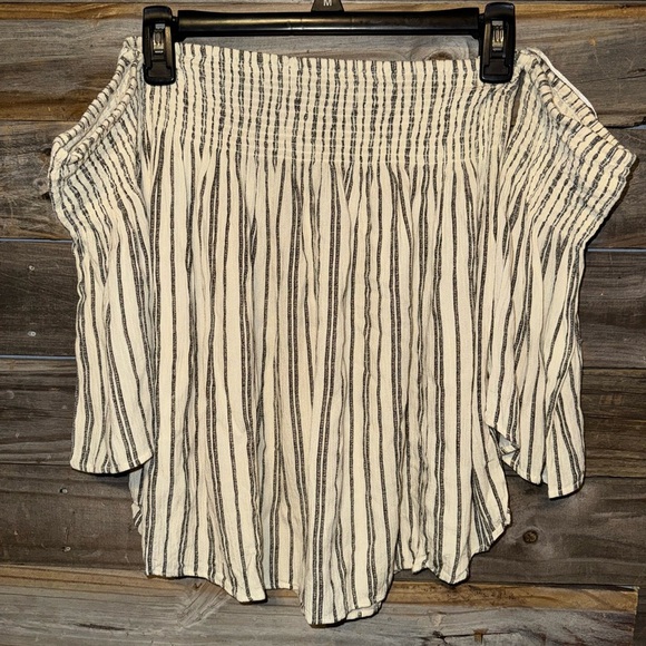 Billabong Beachy Off-Shoulder Cream and Black Top Boho Top Size Medium Tall In - Picture 4 of 9